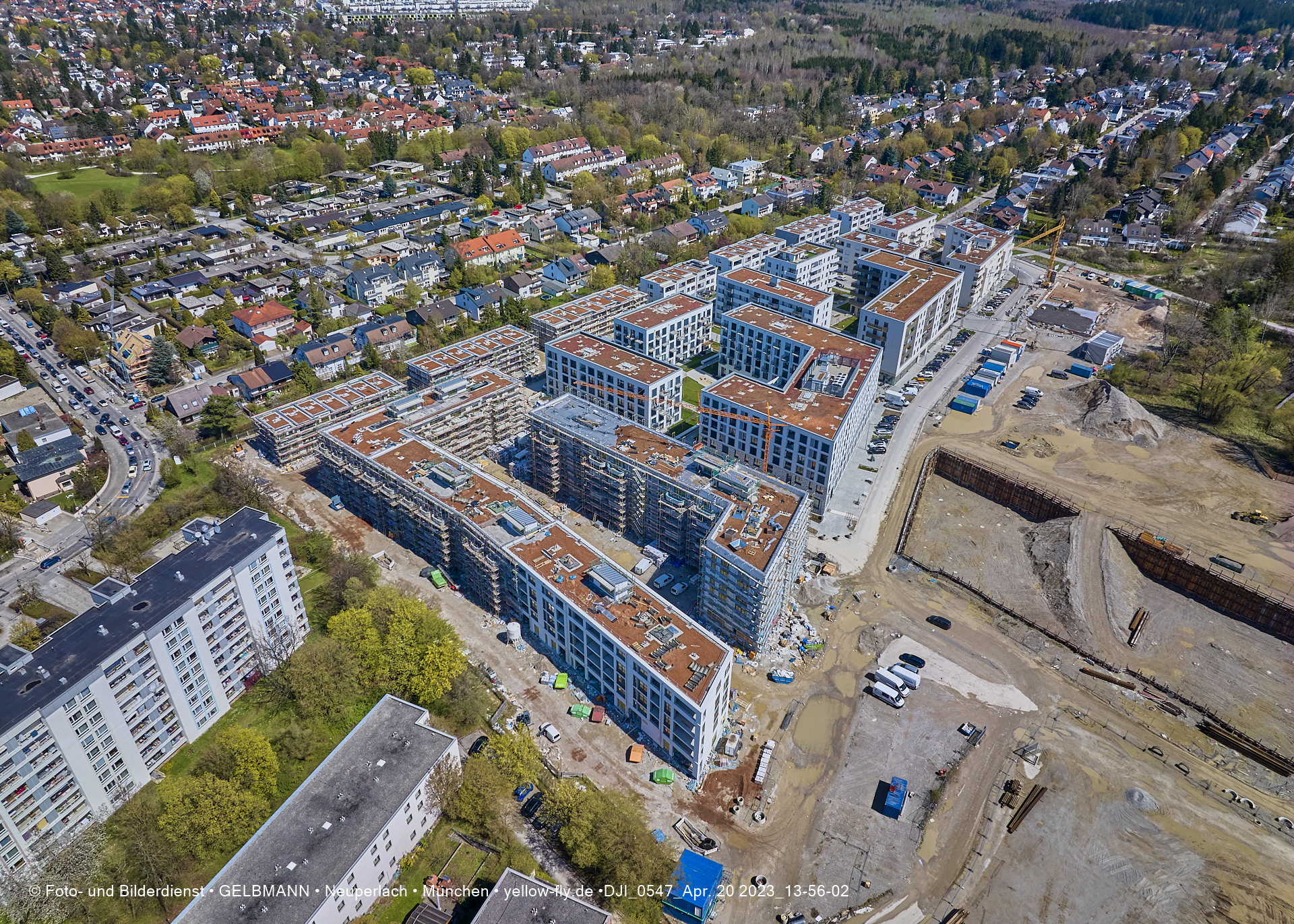 21.04.2023 - Luftbilder von der Baustelle Alexisquartier und Pandion Verde in Neuperlach